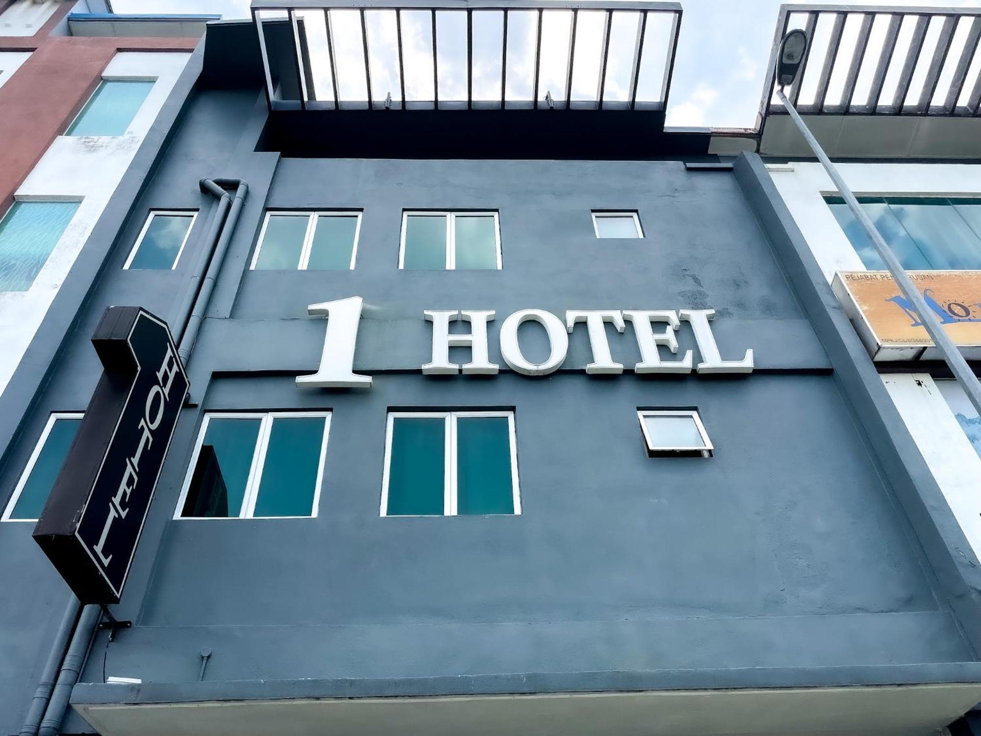 1 Hotel Mahkota Cheras Exterior photo